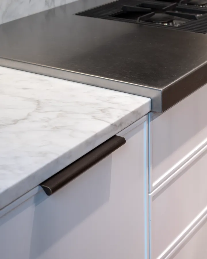 California: the raised edge and a slim recessed pull