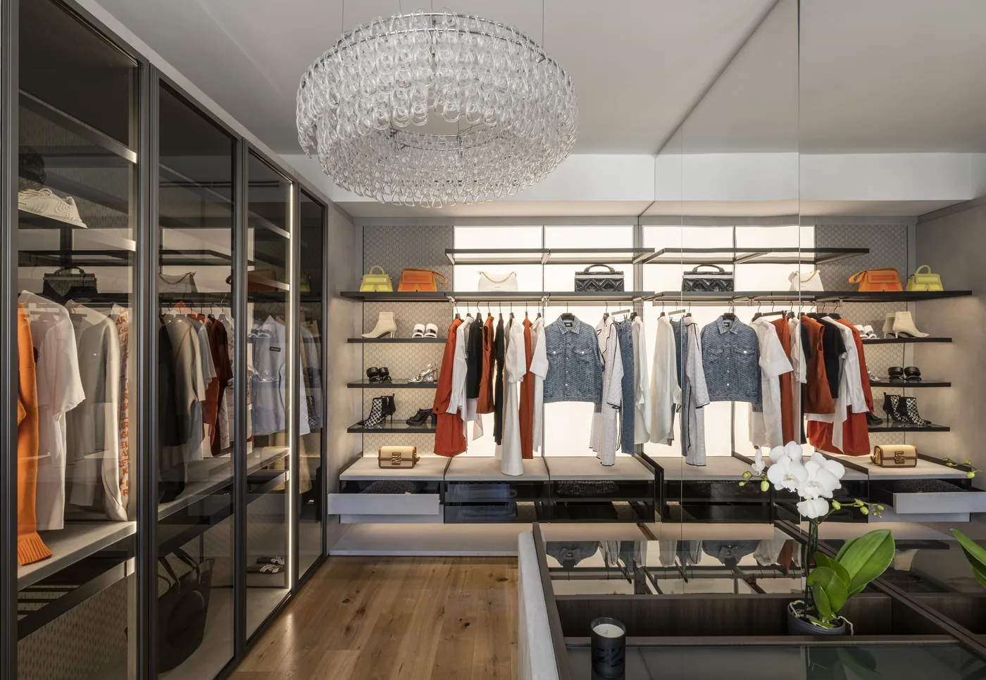 KARL LAGERFELD Maison walk-in closet