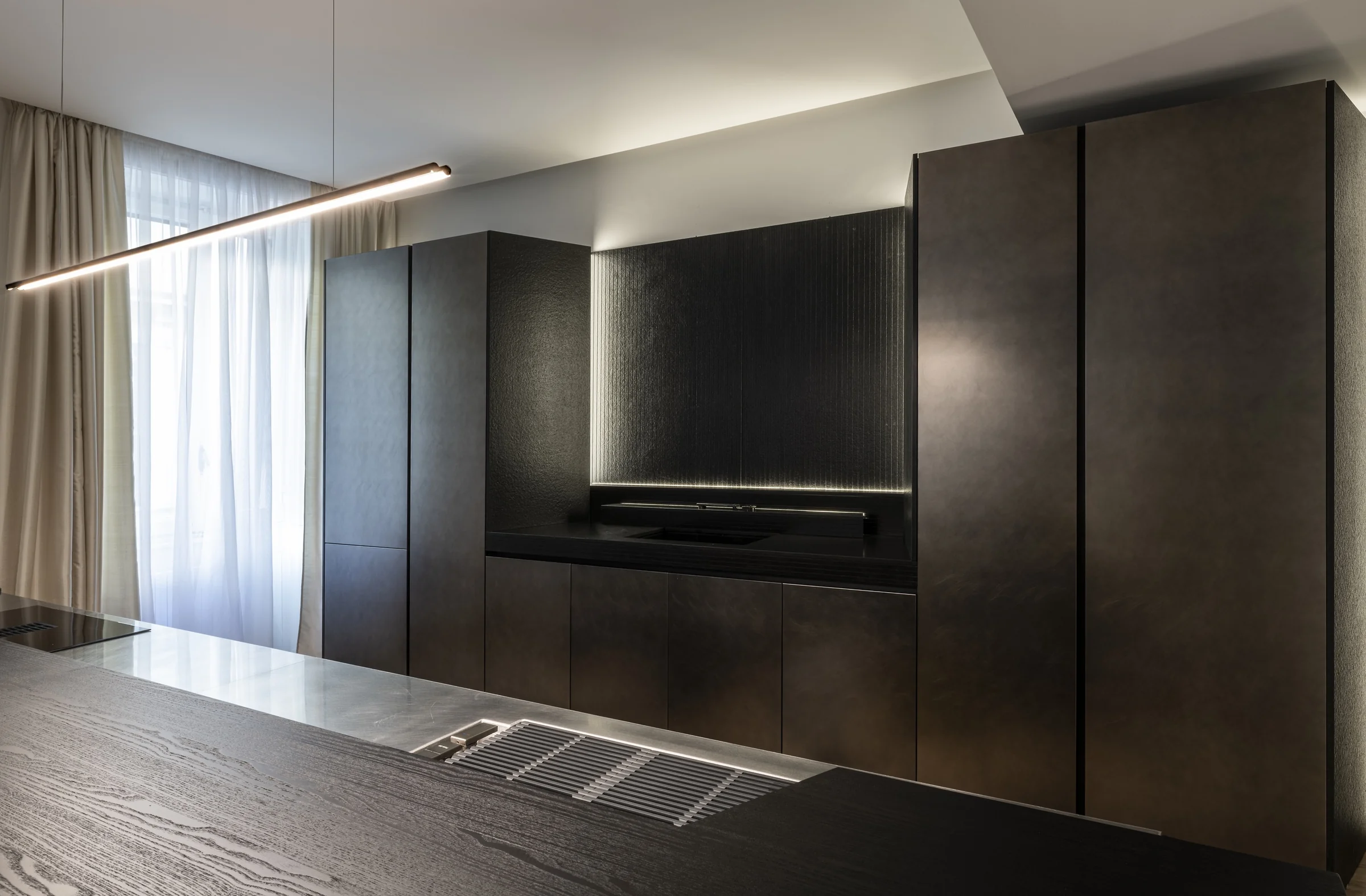 KARL LAGERFELD Maison kitchen in black and steel