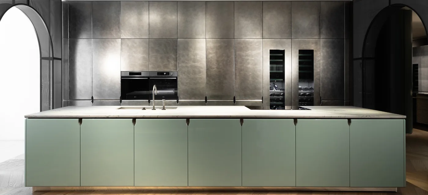 Schiffini Cina kitchen with steel hood